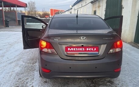 Hyundai Solaris II рестайлинг, 2013 год, 900 000 рублей, 3 фотография