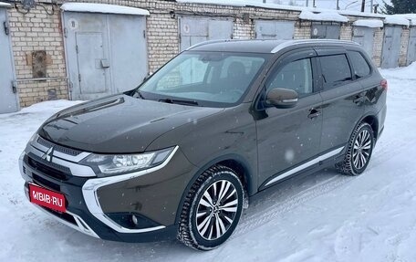 Mitsubishi Outlander III рестайлинг 3, 2019 год, 2 150 000 рублей, 1 фотография