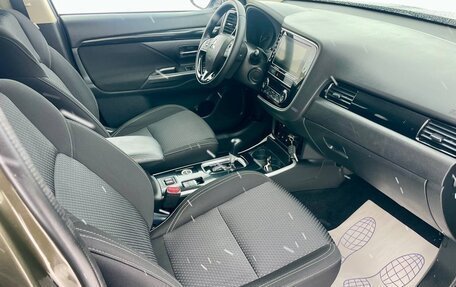 Mitsubishi Outlander III рестайлинг 3, 2019 год, 2 150 000 рублей, 10 фотография