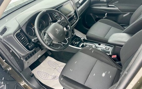 Mitsubishi Outlander III рестайлинг 3, 2019 год, 2 150 000 рублей, 8 фотография