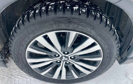 Mitsubishi Outlander III рестайлинг 3, 2019 год, 2 150 000 рублей, 16 фотография