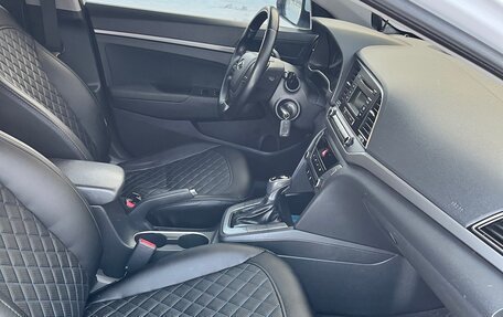 Hyundai Elantra VI рестайлинг, 2017 год, 1 400 000 рублей, 11 фотография