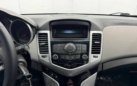 Chevrolet Cruze II, 2011 год, 800 000 рублей, 15 фотография