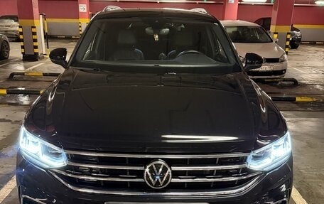 Volkswagen Tiguan II, 2020 год, 3 840 000 рублей, 2 фотография