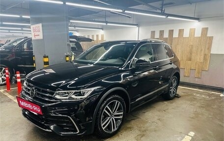 Volkswagen Tiguan II, 2020 год, 3 840 000 рублей, 13 фотография