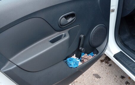 Renault Logan II, 2019 год, 900 000 рублей, 6 фотография