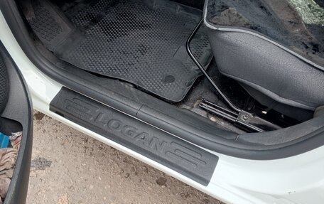 Renault Logan II, 2019 год, 900 000 рублей, 7 фотография