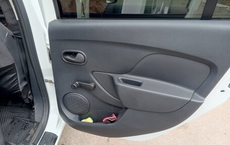 Renault Logan II, 2019 год, 900 000 рублей, 10 фотография