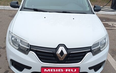 Renault Logan II, 2019 год, 900 000 рублей, 2 фотография