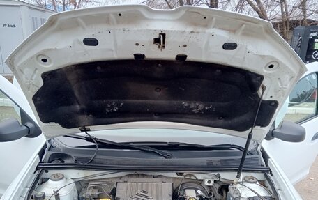 Renault Logan II, 2019 год, 900 000 рублей, 16 фотография