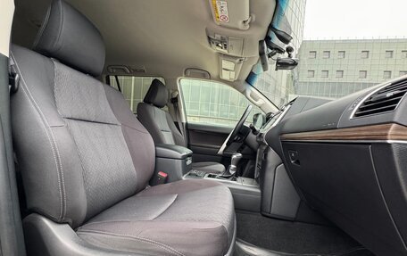 Toyota Land Cruiser Prado 150 рестайлинг 2, 2019 год, 5 099 000 рублей, 31 фотография