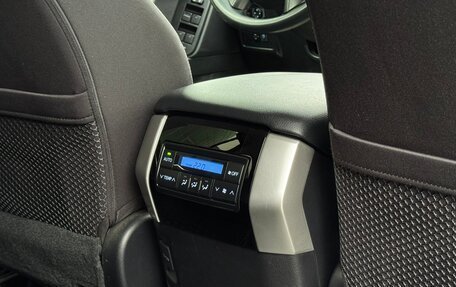 Toyota Land Cruiser Prado 150 рестайлинг 2, 2019 год, 5 099 000 рублей, 35 фотография