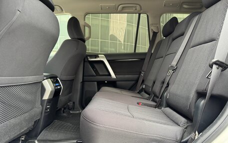 Toyota Land Cruiser Prado 150 рестайлинг 2, 2019 год, 5 099 000 рублей, 39 фотография