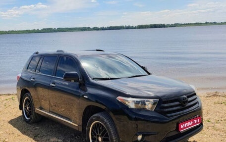 Toyota Highlander III, 2013 год, 2 800 000 рублей, 1 фотография