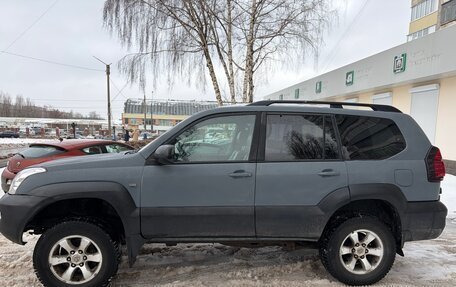 Toyota Land Cruiser Prado 120 рестайлинг, 2004 год, 840 000 рублей, 2 фотография