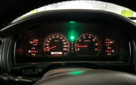 Toyota Land Cruiser 100 рестайлинг 2, 2002 год, 1 550 000 рублей, 12 фотография