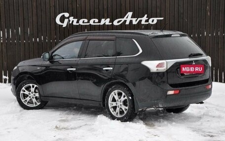 Mitsubishi Outlander III рестайлинг 3, 2013 год, 1 770 000 рублей, 2 фотография