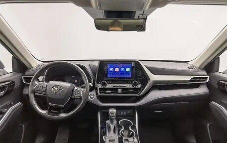 Toyota Highlander, 2023 год, 4 500 000 рублей, 5 фотография