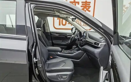 Toyota Highlander, 2023 год, 4 500 000 рублей, 14 фотография