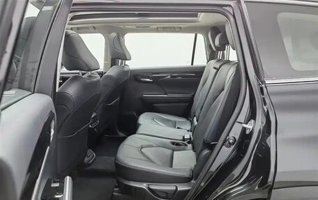 Toyota Highlander, 2023 год, 4 500 000 рублей, 16 фотография