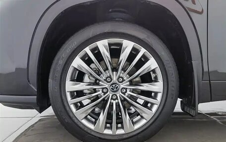 Toyota Highlander, 2023 год, 4 500 000 рублей, 19 фотография