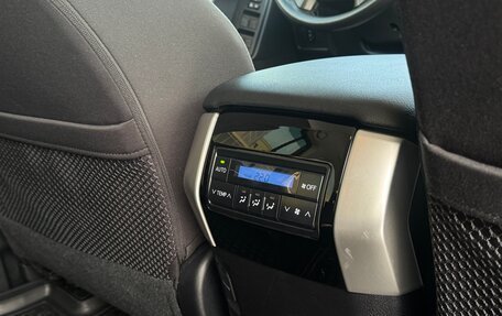 Toyota Land Cruiser Prado 150 рестайлинг 2, 2019 год, 4 990 000 рублей, 29 фотография