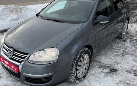 Volkswagen Jetta VI, 2010 год, 750 000 рублей, 2 фотография