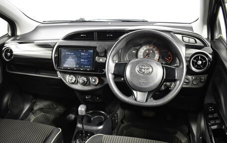 Toyota Vitz, 2017 год, 876 100 рублей, 6 фотография