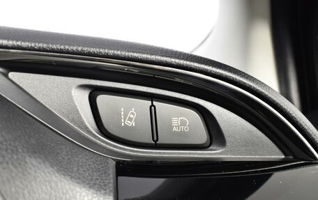 Toyota Vitz, 2017 год, 876 100 рублей, 19 фотография