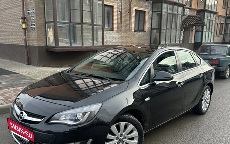 Opel Astra J, 2013 год, 860 000 рублей, 4 фотография