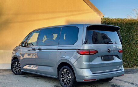 Volkswagen Multivan, 2023 год, 5 400 000 рублей, 2 фотография