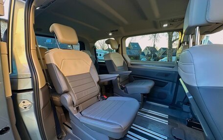 Volkswagen Multivan, 2023 год, 5 400 000 рублей, 12 фотография