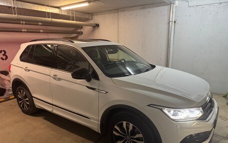 Volkswagen Tiguan II, 2021 год, 4 400 000 рублей, 3 фотография