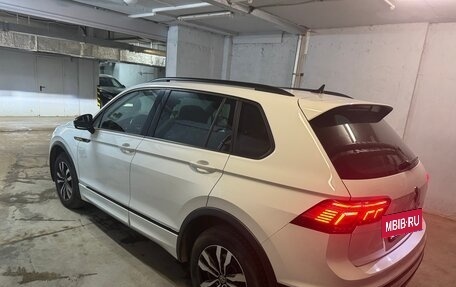 Volkswagen Tiguan II, 2021 год, 4 400 000 рублей, 5 фотография