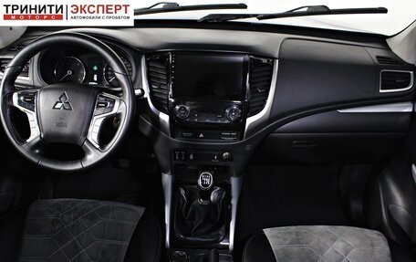 Mitsubishi Pajero Sport III рестайлинг, 2017 год, 2 397 000 рублей, 11 фотография