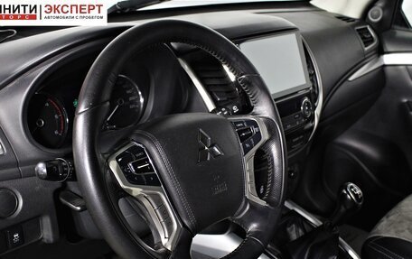 Mitsubishi Pajero Sport III рестайлинг, 2017 год, 2 397 000 рублей, 10 фотография