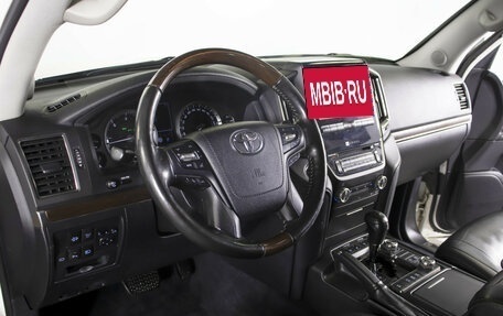 Toyota Land Cruiser 200, 2016 год, 5 195 000 рублей, 21 фотография