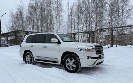 Toyota Land Cruiser 200, 2017 год, 7 490 000 рублей, 3 фотография