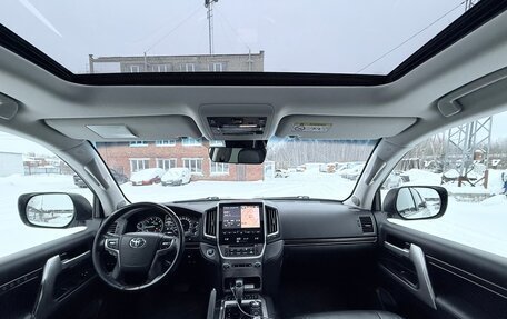 Toyota Land Cruiser 200, 2017 год, 7 490 000 рублей, 7 фотография