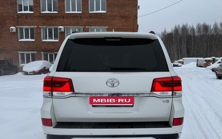 Toyota Land Cruiser 200, 2017 год, 7 490 000 рублей, 6 фотография