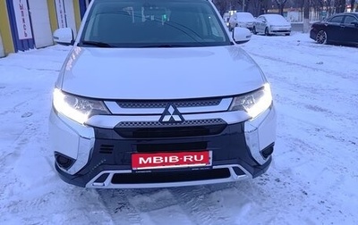 Mitsubishi Outlander III рестайлинг 3, 2020 год, 2 450 000 рублей, 1 фотография