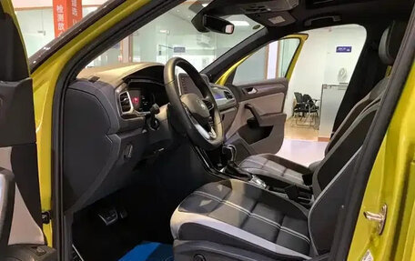 Volkswagen T-Roc I, 2023 год, 1 910 000 рублей, 6 фотография