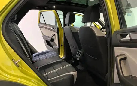 Volkswagen T-Roc I, 2023 год, 1 910 000 рублей, 9 фотография