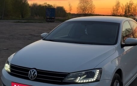 Volkswagen Jetta VI, 2016 год, 1 050 000 рублей, 2 фотография