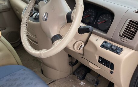 Nissan Serena II, 2003 год, 700 000 рублей, 14 фотография