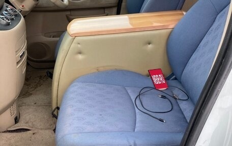 Nissan Serena II, 2003 год, 700 000 рублей, 16 фотография