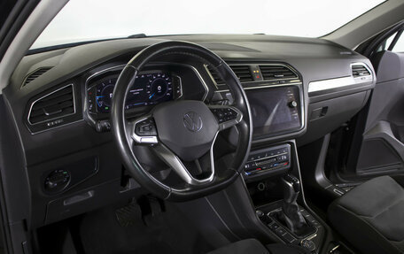 Volkswagen Tiguan II, 2021 год, 2 995 000 рублей, 20 фотография