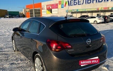 Opel Astra J, 2014 год, 900 000 рублей, 40 фотография