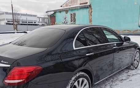 Mercedes-Benz E-Класс, 2019 год, 2 600 000 рублей, 5 фотография