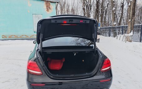 Mercedes-Benz E-Класс, 2019 год, 2 600 000 рублей, 3 фотография